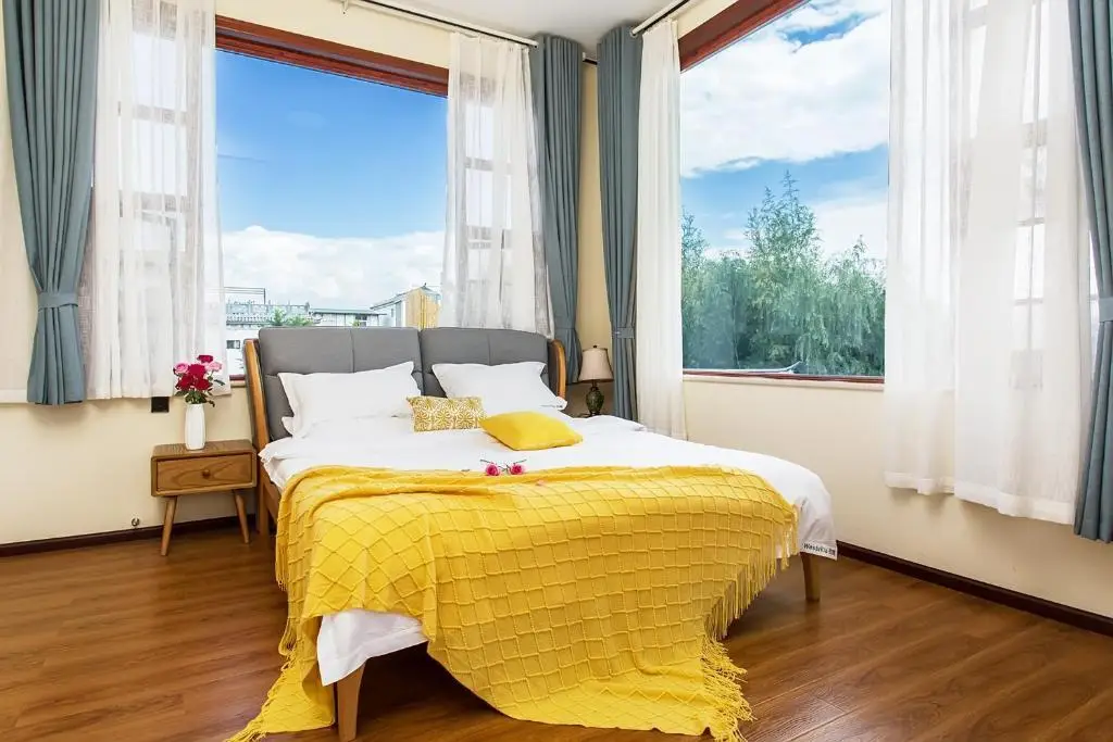 Дали: Dali Dream Weaver Holiday Inn