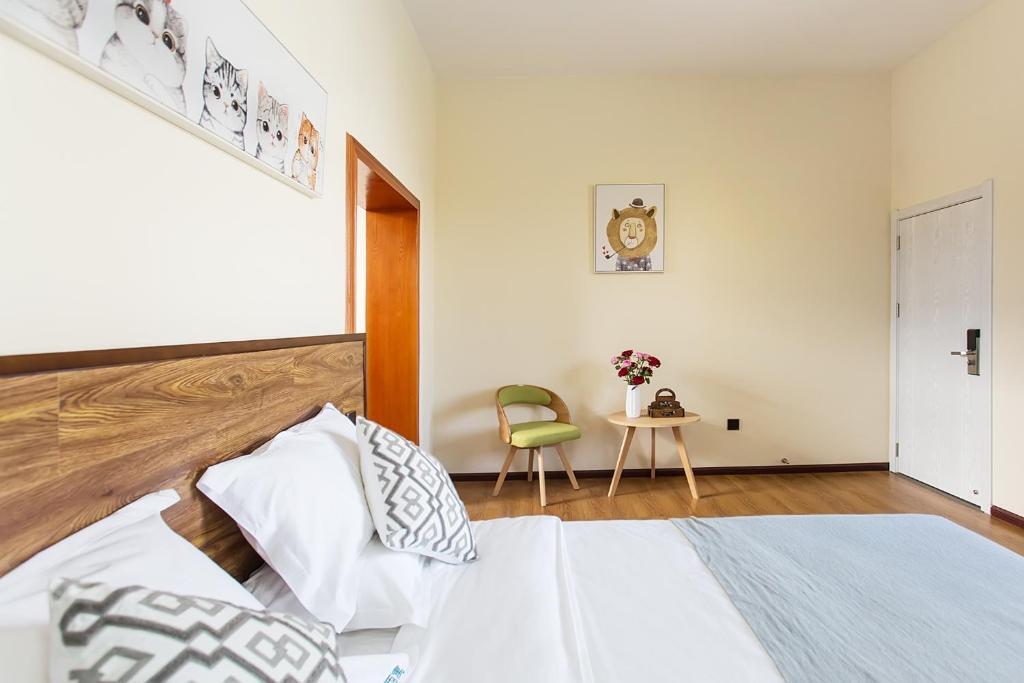 Дали: Dali Dream Weaver Holiday Inn
