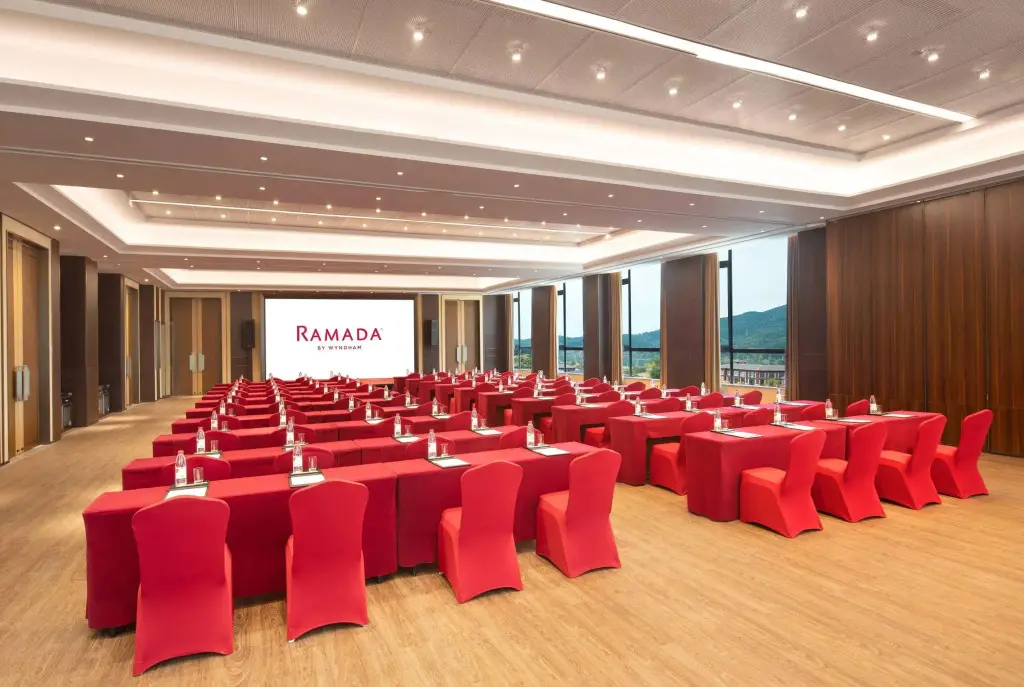 Хуанган: Ramada by Wyndham Yingshan Jiulongwan Resort
