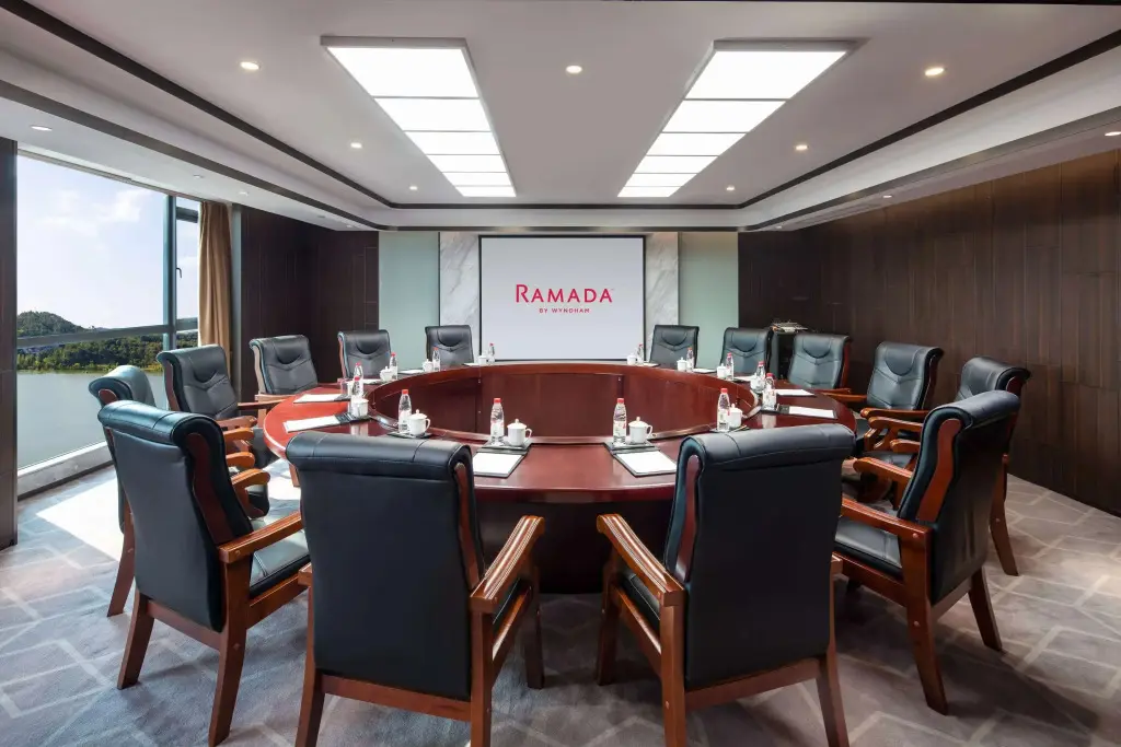 Хуанган: Ramada by Wyndham Yingshan Jiulongwan Resort