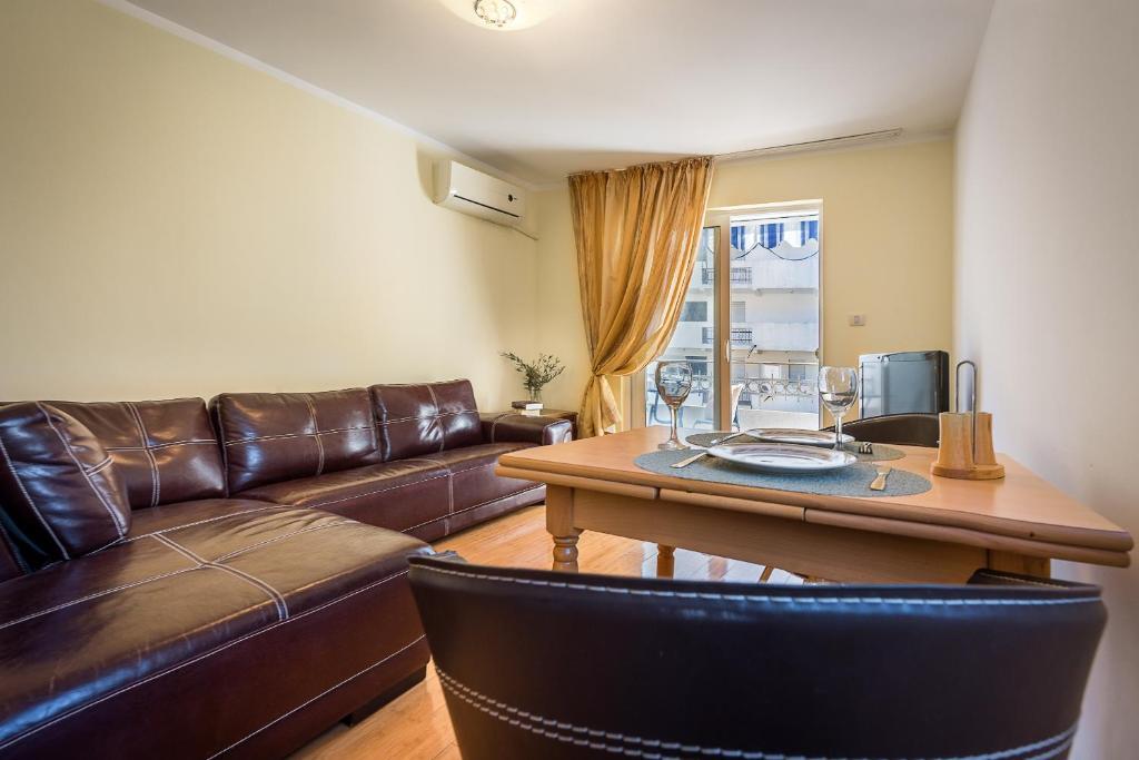 Бечичи: Family apartment in Becici