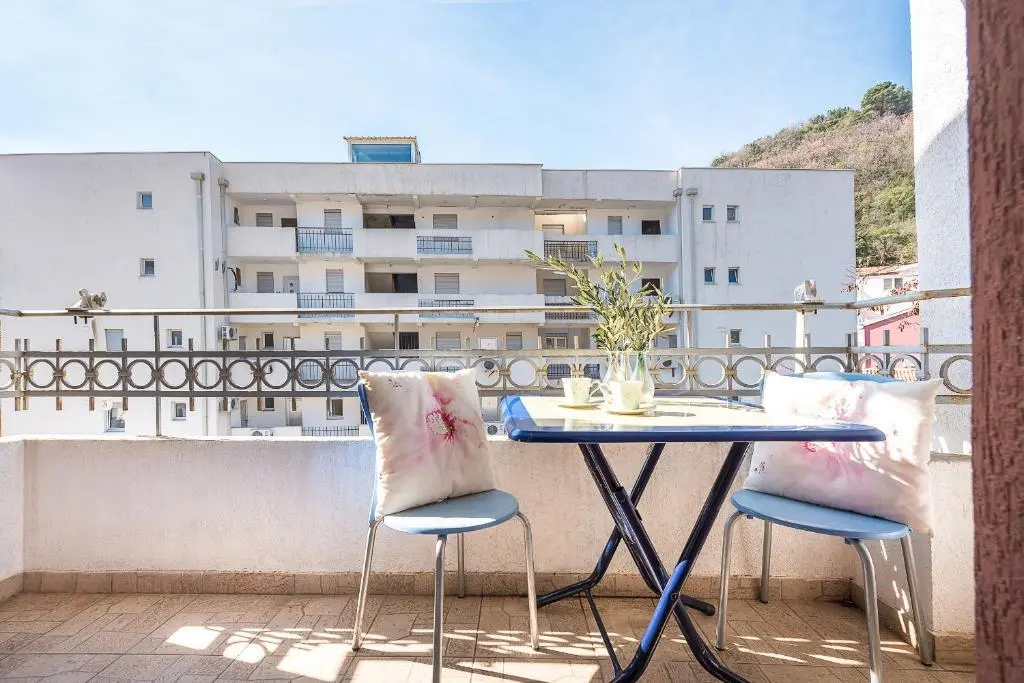 Бечичи: Family apartment in Becici