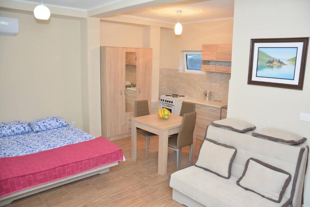 Доброта: Apartments Marash