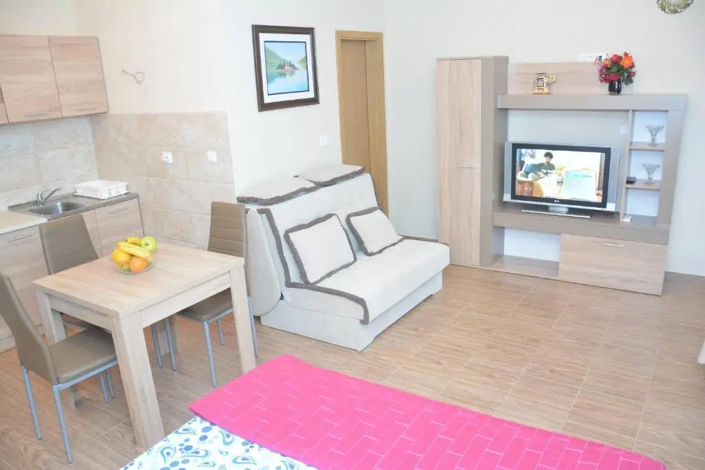 Доброта: Apartments Marash