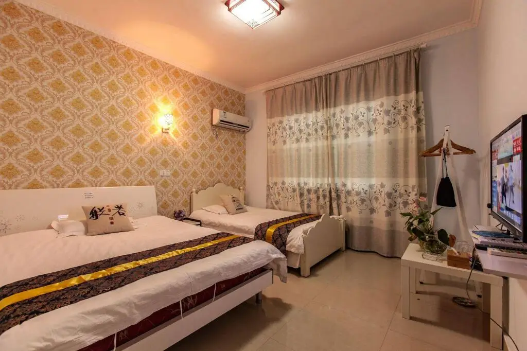 Цзясинь: Das Inn