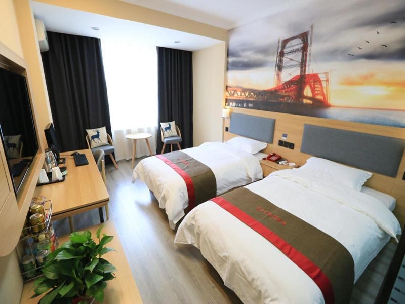 Цзюцюань: Thank Inn Chain Hotel gansu jiuquan suzhou district bell and drum tower