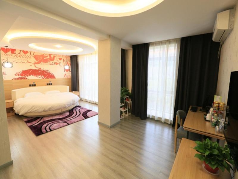 Цзюцюань: Thank Inn Chain Hotel gansu jiuquan suzhou district bell and drum tower