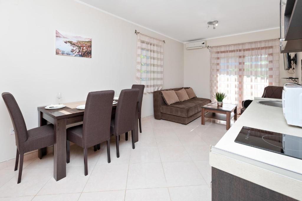 Доброта: Apartments Donkovic