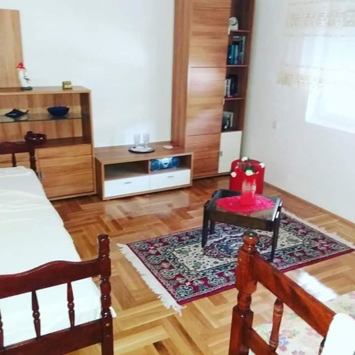 Вирпазар: Apartment Čari