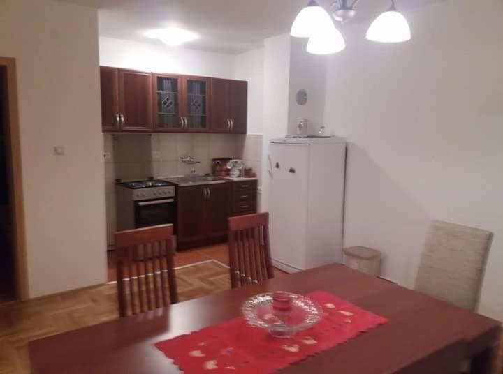 Вирпазар: Apartment Čari
