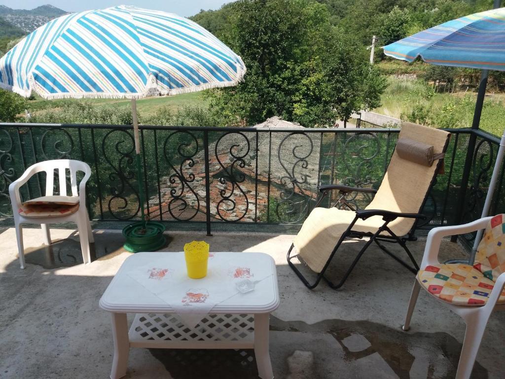 Вирпазар: Apartment Čari