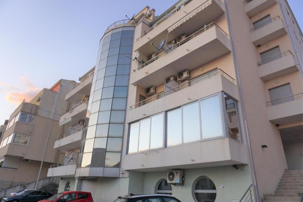 Будва: One bedroom apartment with sea view in Budva