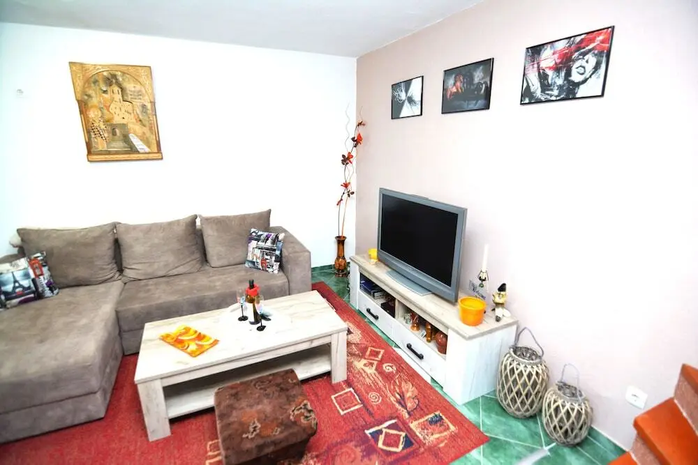Повия: Holiday Homes & Bungalows Povija