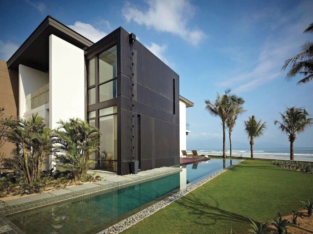 Beachfront Villa in Danang Resort & Spa — фото 1