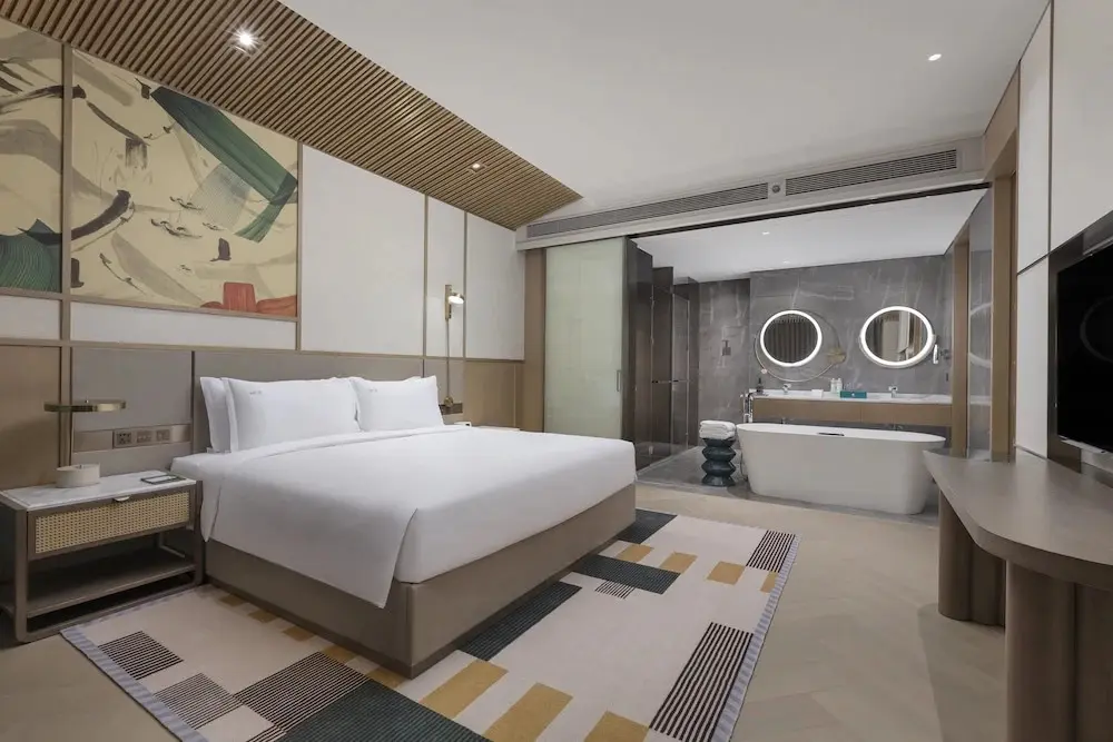 Хучжоу: Holiday Inn Deqing Xinshi Ancient Town, an IHG Hotel