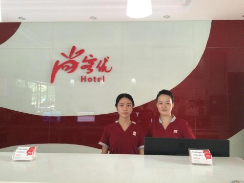 Шэньчжэнь: Thank Inn Chain Hotel Guangdong Shenzhen Longgang Kuiyong