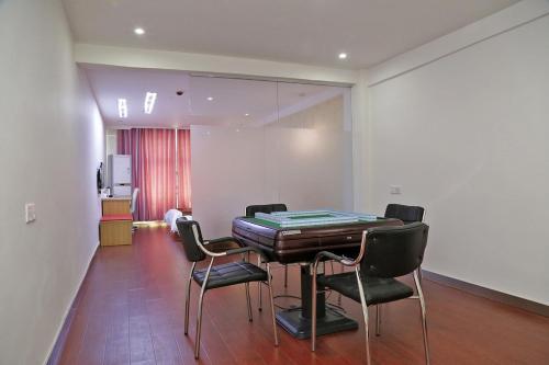 Шэньчжэнь: Thank Inn Chain Hotel Guangdong Shenzhen Longgang Kuiyong