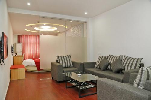 Шэньчжэнь: Thank Inn Chain Hotel Guangdong Shenzhen Longgang Kuiyong