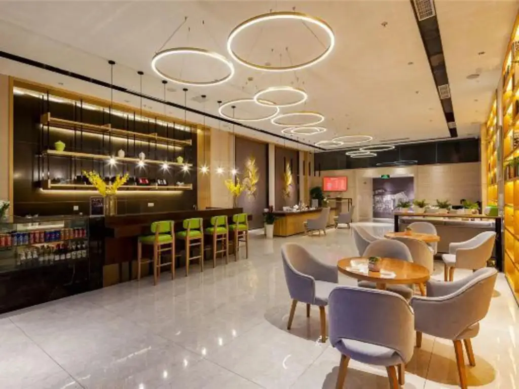 Чэнду: Home Plus Hotel (Chengdu Shuangliu International Airport)