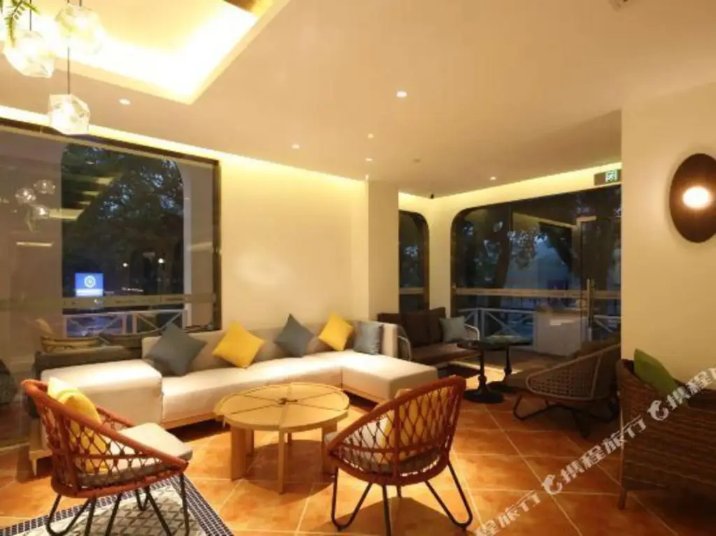 Гуйлинь: O.Live Social (Guilin Elephant Trunk Hill Two Rivers and Four Lakes Store)