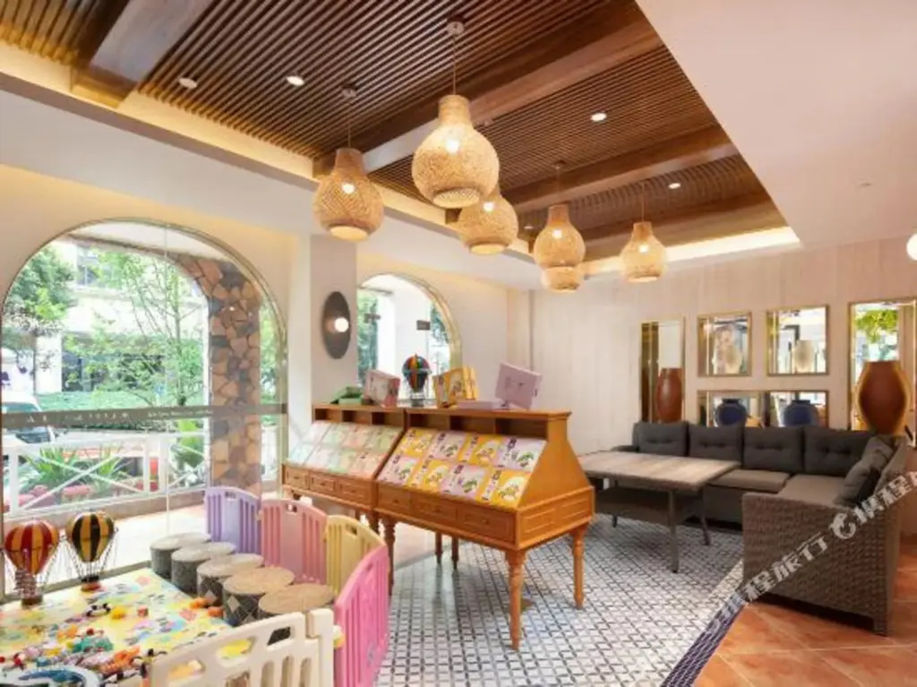 Гуйлинь: O.Live Social (Guilin Elephant Trunk Hill Two Rivers and Four Lakes Store)