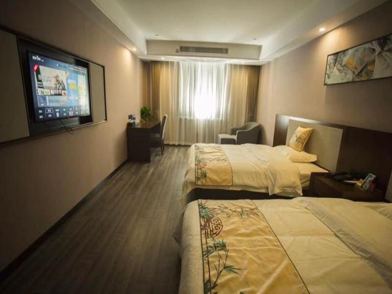 Фуян: Shell Fuyang South Bus Station Wanda Plaza Hotel
