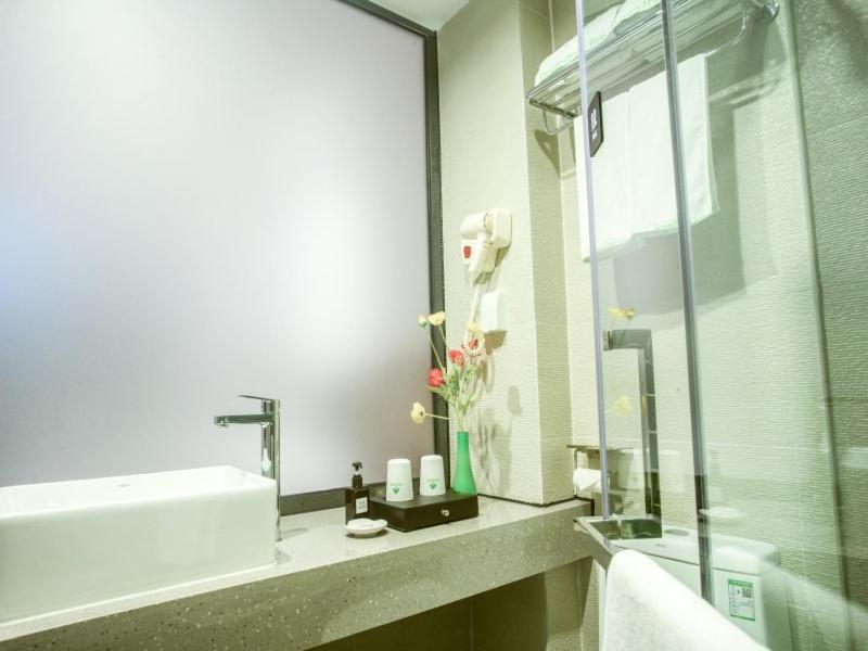 Хайкоу: GreenTree Inn Express Hainan Haikou Haixiu Zhong Road