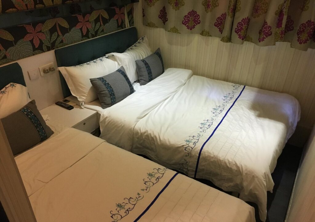 Гонконг: Seasons Hotel