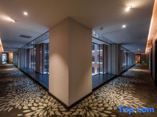 Ханчжоу: ART+Hotel （Hangzhou Yunqi Town）