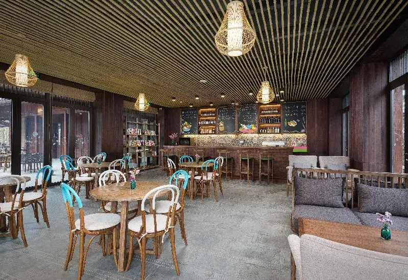 Цзясинь: Blossom Hill Yuejingzhuang Hotel