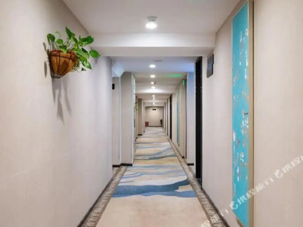 Цзинань: Hanting Hotel (Jinan west station west square store)