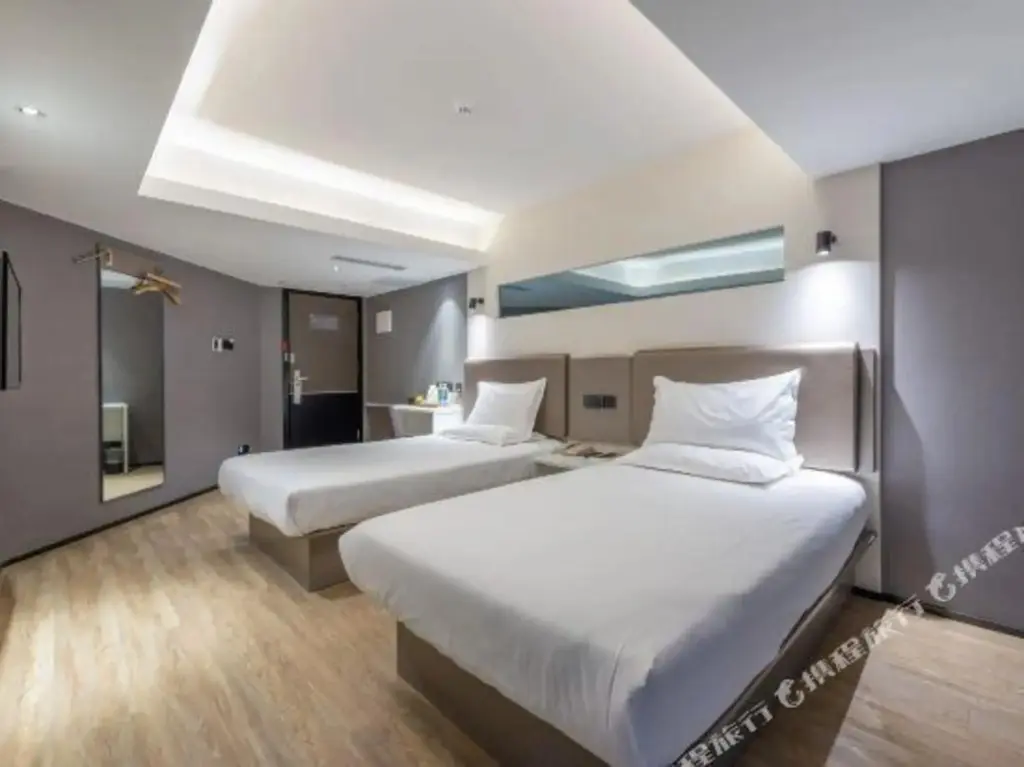 Цзинань: Hanting Hotel (Jinan west station west square store)