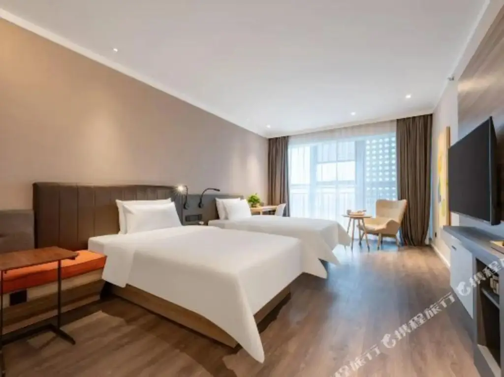 Цзинань: Hanting Hotel (Jinan west station west square store)