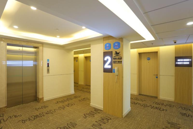 Чанчунь: Hanting Hotel Faw Changchun West Railway Station