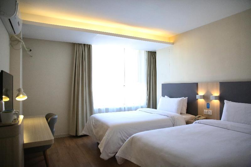 Чанчунь: Hanting Hotel Faw Changchun West Railway Station
