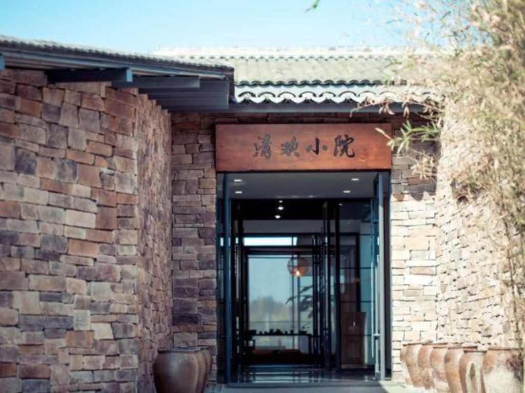 Мэйшань: Ayard of Chan Hotel