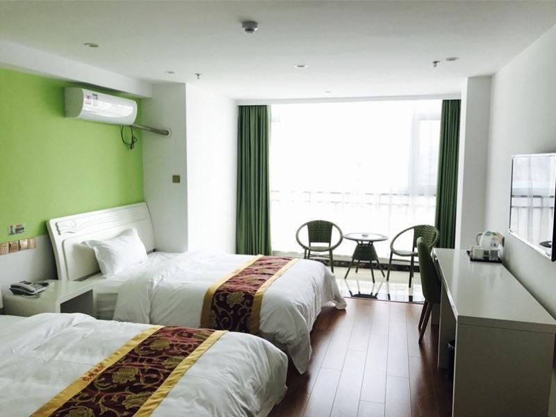 Линьи: Shell Hotel Linyi Lvnan Bus Station