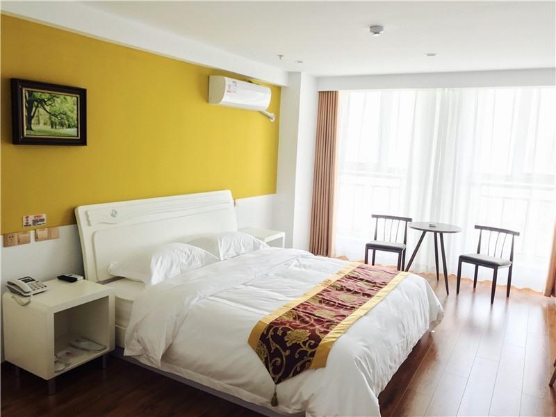 Линьи: Shell Hotel Linyi Lvnan Bus Station