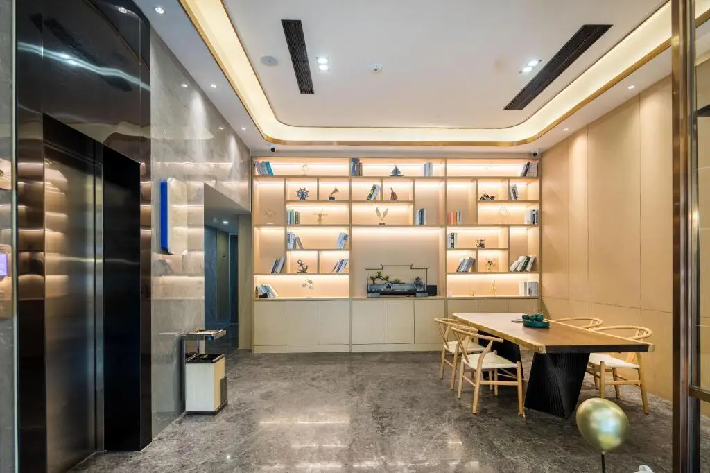 Нанкин: Starway Hotel Nanjing Jingwu Road Hongyang Home City
