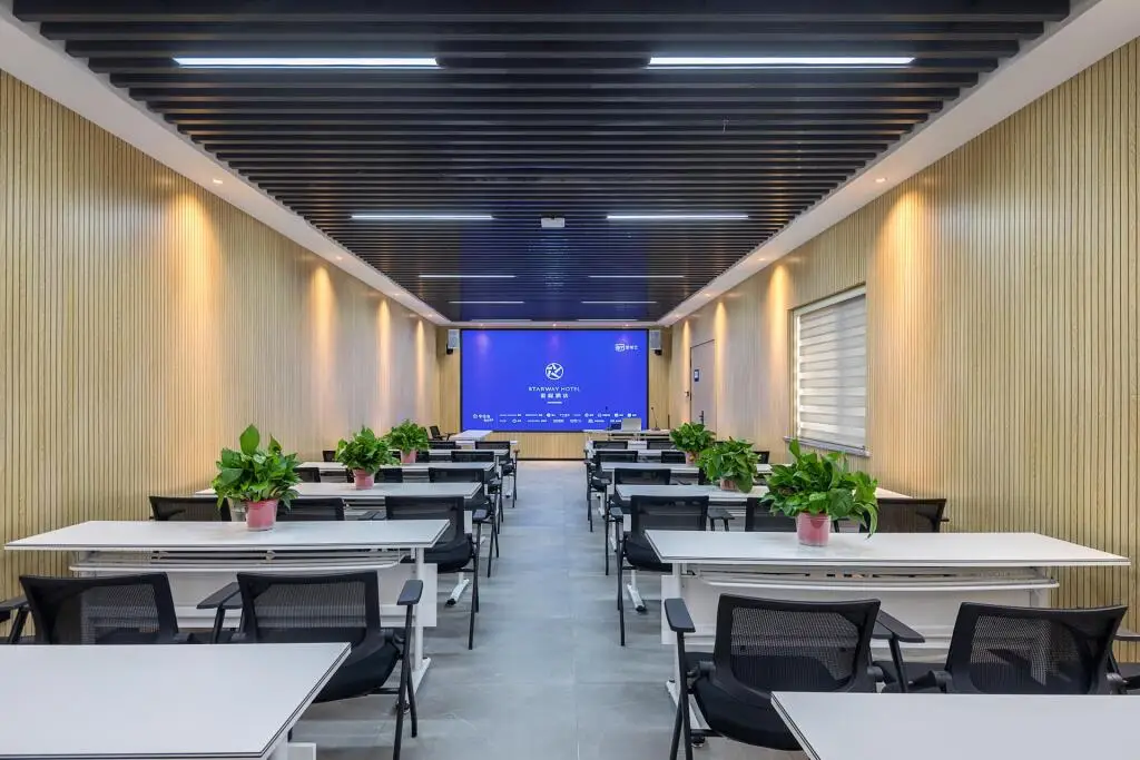 Нанкин: Starway Hotel Nanjing Jingwu Road Hongyang Home City