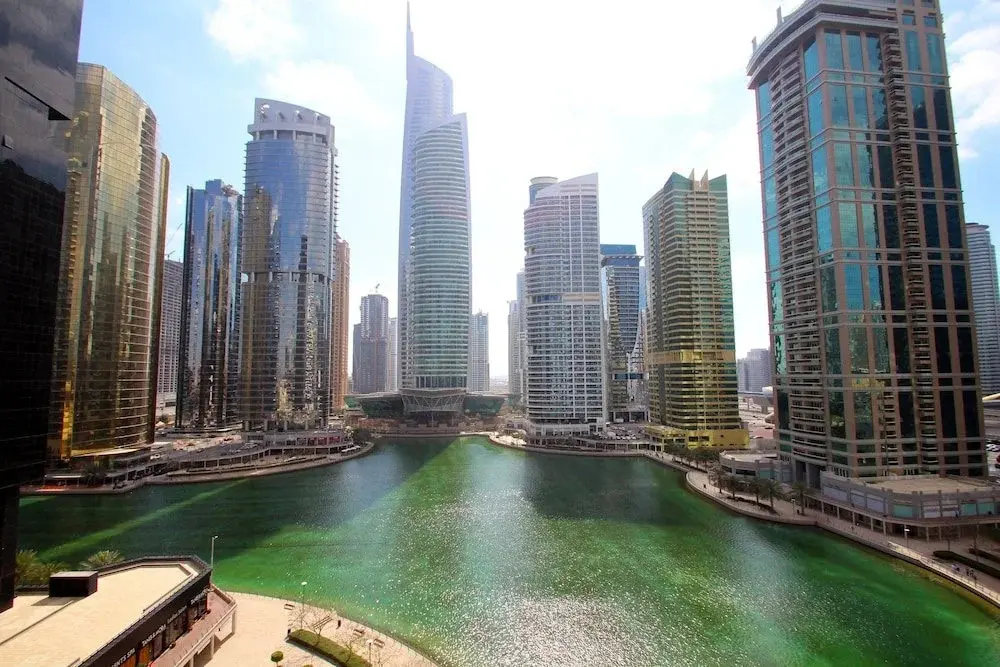Дубай: Cosmos Living Dubai Arch Tower