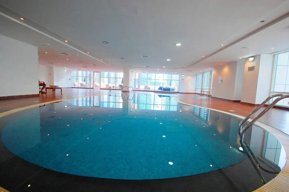 Дубай: Cosmos Living Dubai Arch Tower