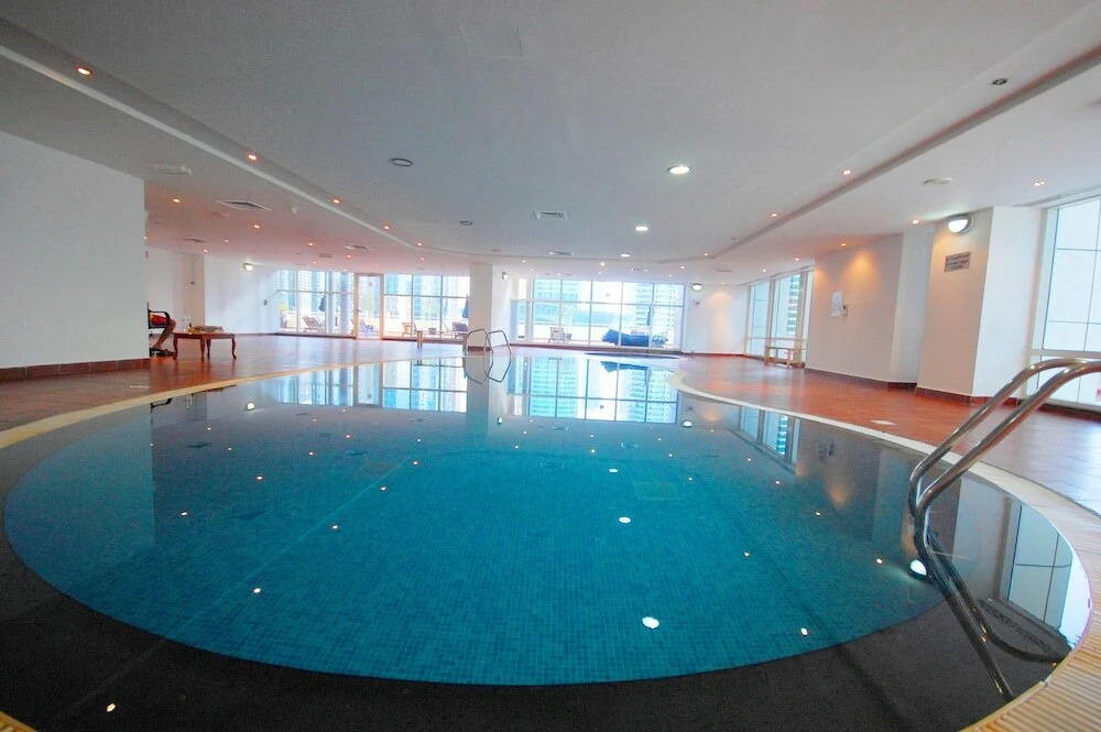 Дубай: Cosmos Living Dubai Arch Tower