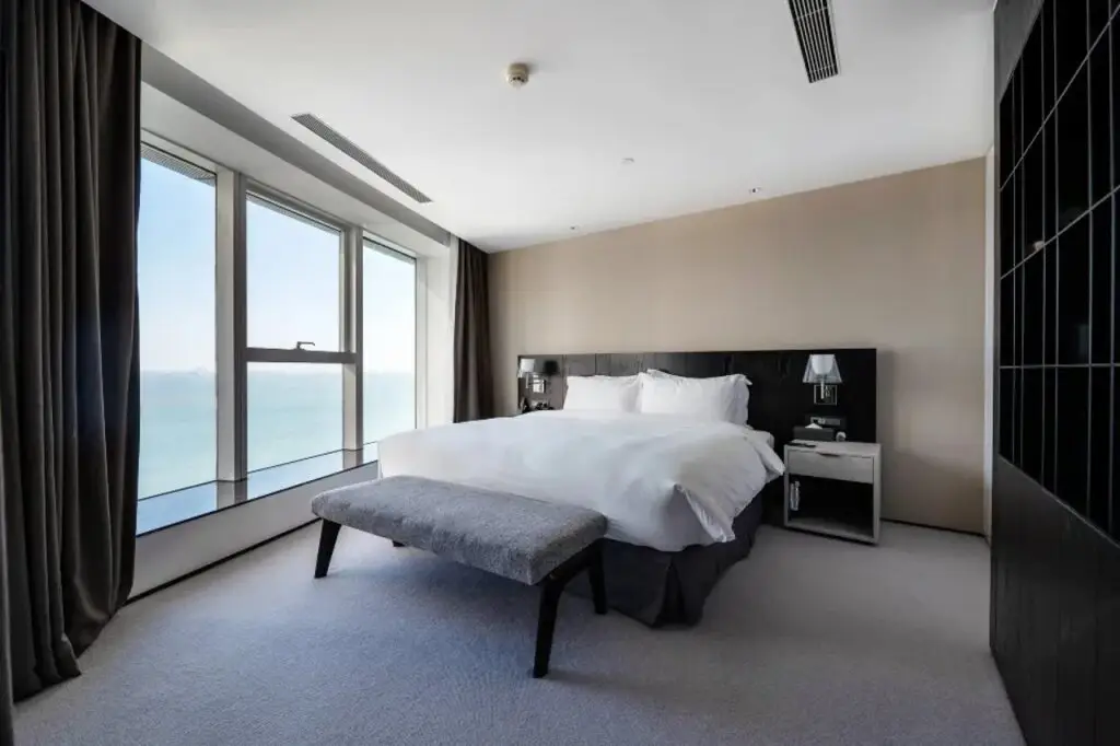 Циндао: Qingdao Haiyi Sailing Hotel