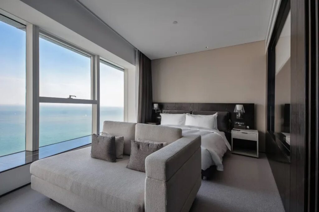 Циндао: Qingdao Haiyi Sailing Hotel