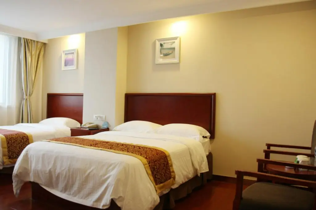 Циндао: GreenTree Inn Shandong Qingdao Jiaozhou Sanlihe Park Express Hotel