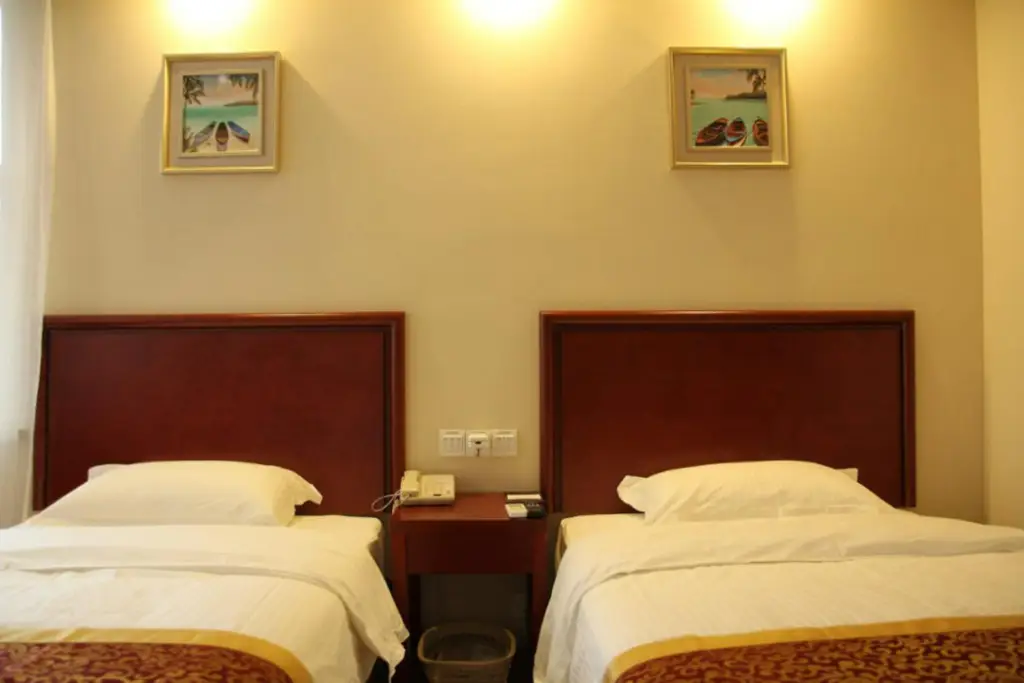 Циндао: GreenTree Inn Shandong Qingdao Jiaozhou Sanlihe Park Express Hotel