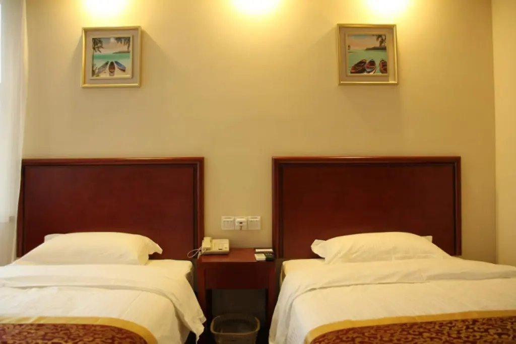 Циндао: GreenTree Inn Shandong Qingdao Jiaozhou Sanlihe Park Express Hotel