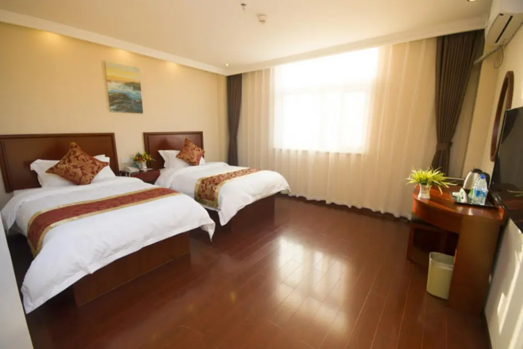 Циндао: GreenTree Inn Shandong Qingdao Jiaozhou Sanlihe Park Express Hotel