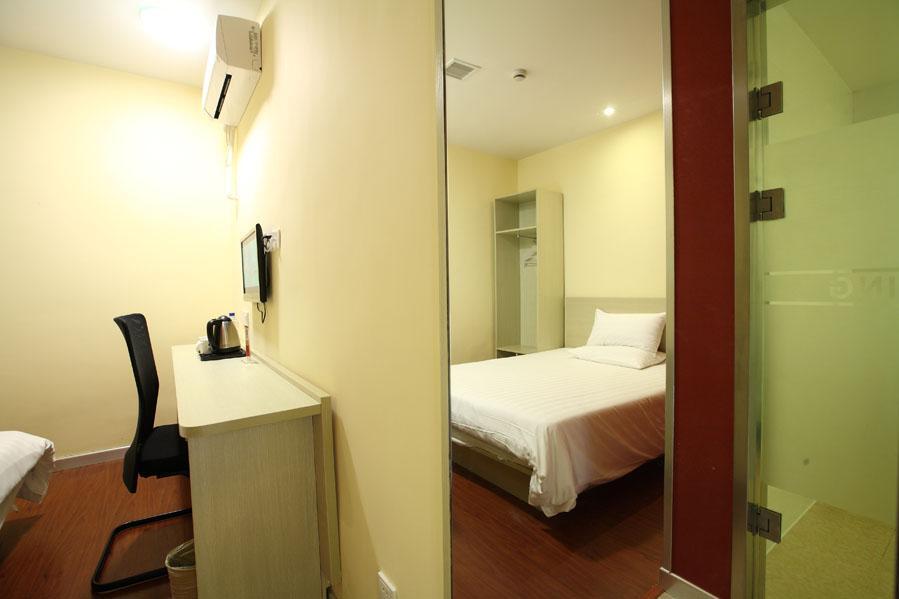 Шанхай: Hanting Hotel Shanghai Xujiahui Caobao Road Metro Station